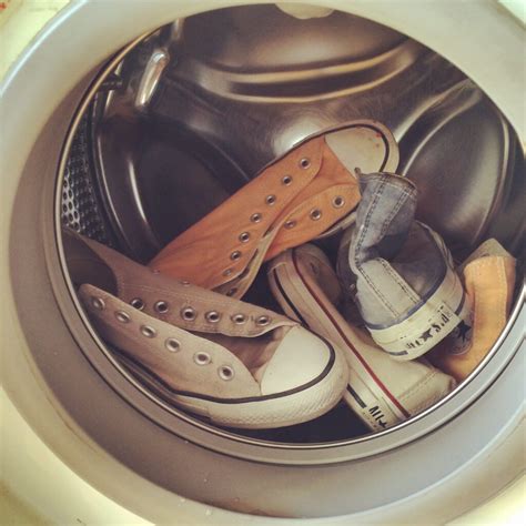can i wash converse in the washing machine